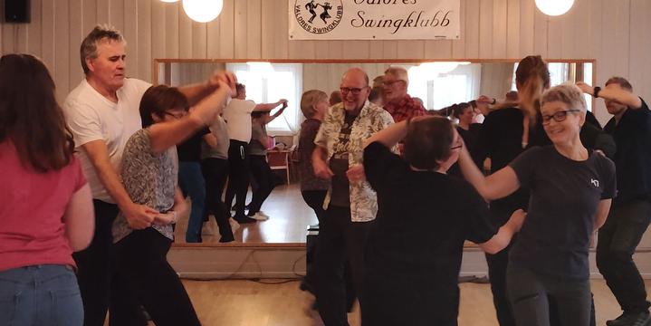 Bilde/illustrasjon for Grunnkurs i folkeswing Grunnkurs i folkeswing